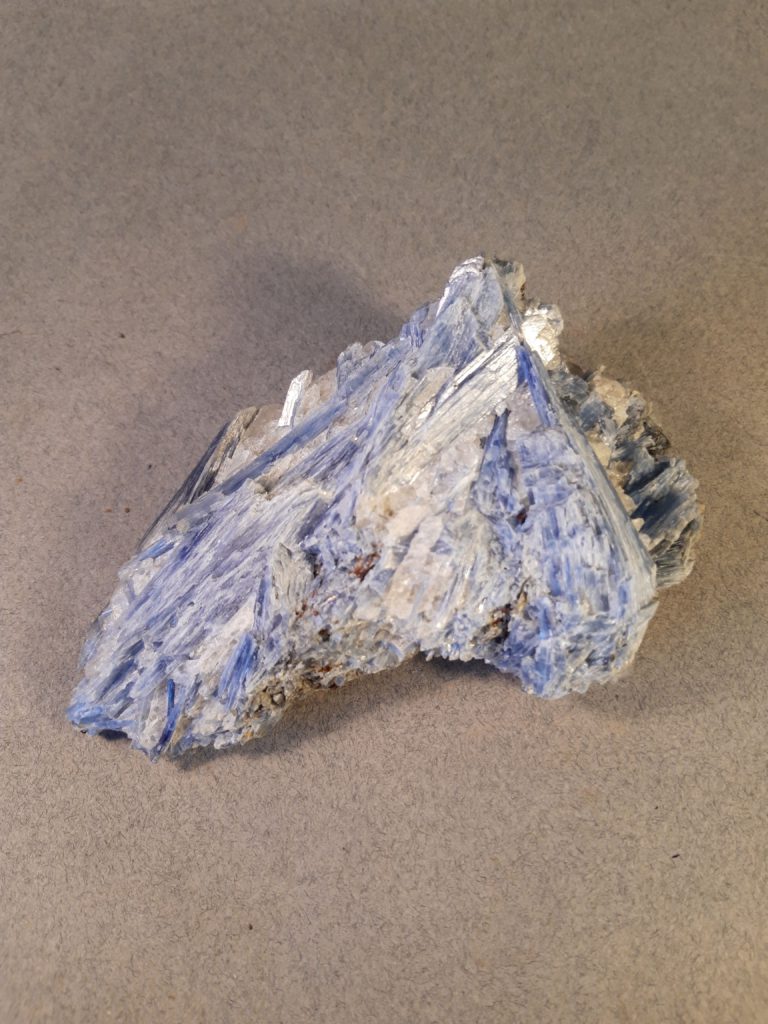 Mineraler og Ædelsten, Kyanit