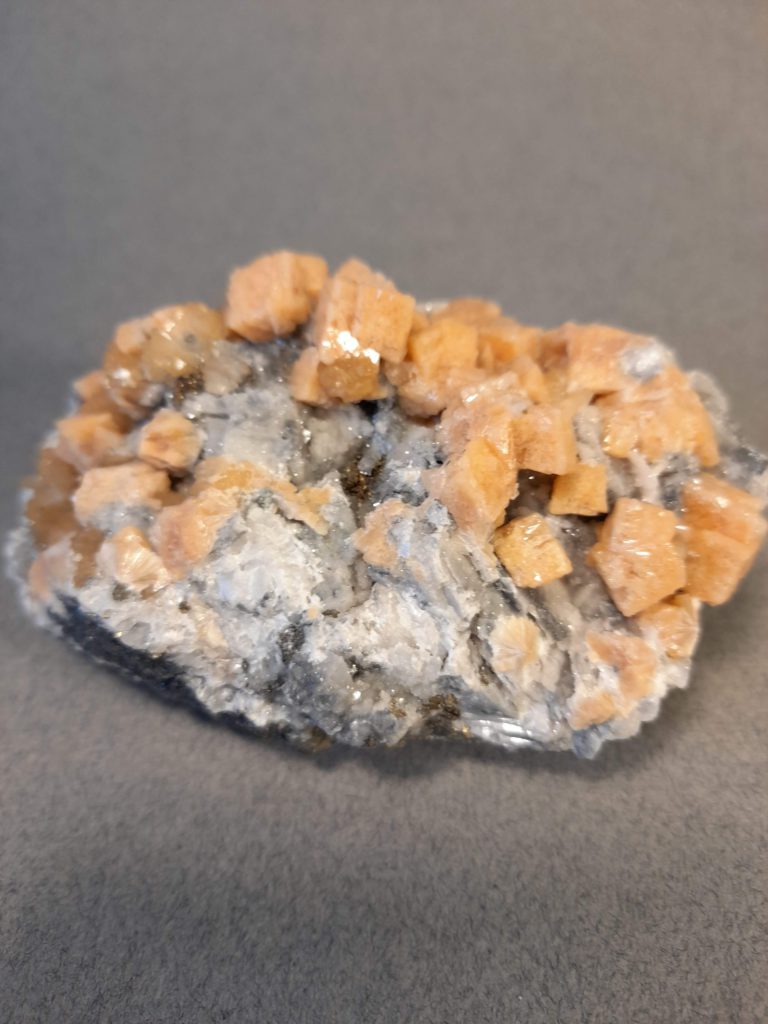 Gmelinite (Melinit), Kazakhstan