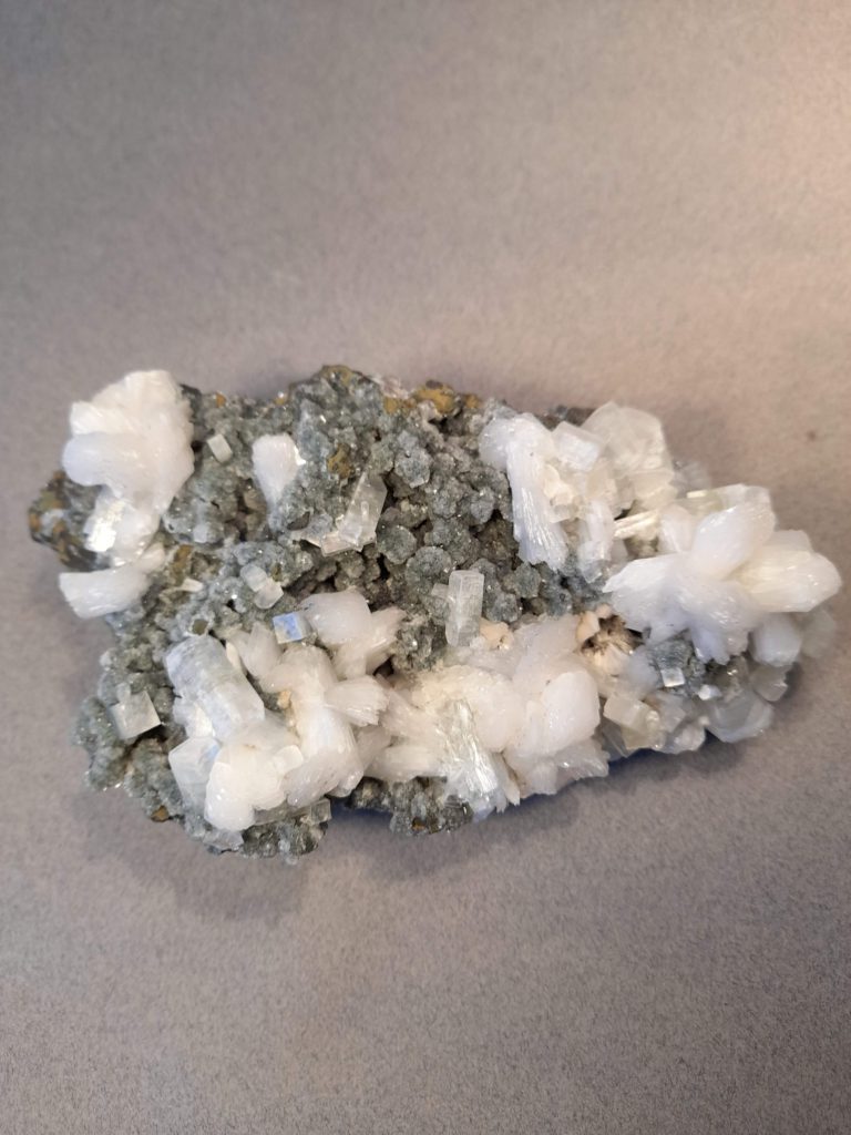 Mineraler og Ædelsten Stilbite/heulamdite